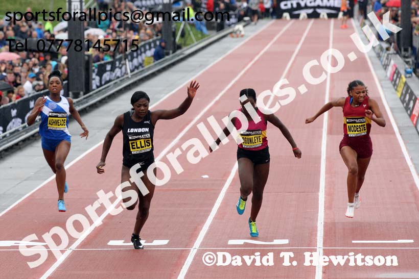 English Schools girls 150 metres, 2018 Great North CityGames. Photo: David T. Hewitson/Sports for All Pics
